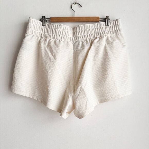 The North Face Tekware Grid White Waffle Textured Shorts XL - Picture 3 of 6